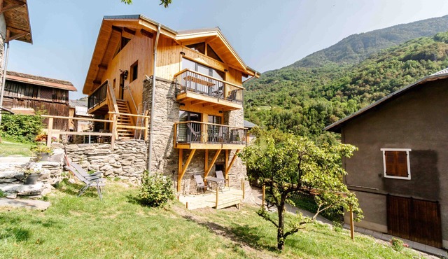 Apartment 'Agréable 3 Étoiles App 4' with Mountain View, Wi-Fi and Air Conditioning