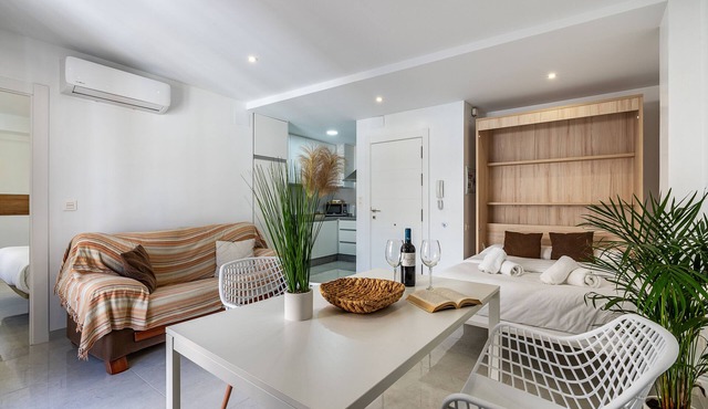 Apartment 'Alojamiento Privilegio de Alcalá' with Balcony, Wi-Fi and Air Conditioning