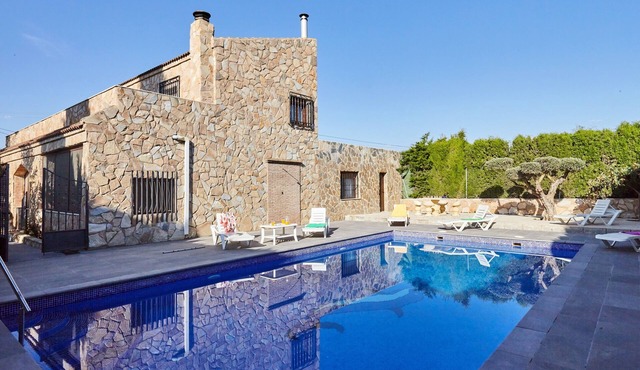 Apartment 'Alojamiento Rural Soler' with Private Pool, Private Garden and Wi-Fi
