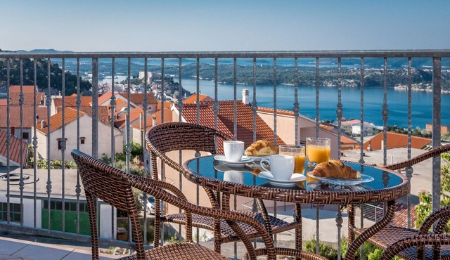 Apartment Anamarija with sea view (96871-A1) - Sibenik