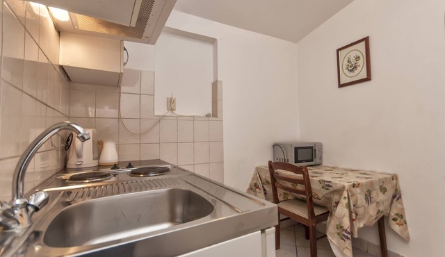Apartment and Rooms Ivan (45191-A18) - Makarska