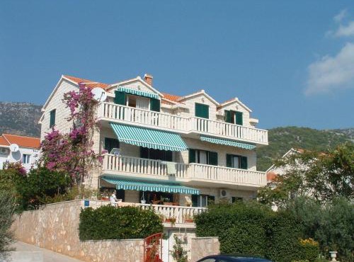 Apartment and Rooms Mate 1