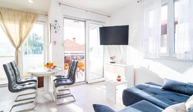 Apartment Anka - One Bedroom Apartment with Terrace