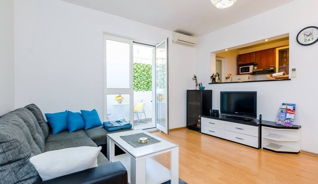 Apartment Antej - One Bedroom Apartment with Terrace and City View