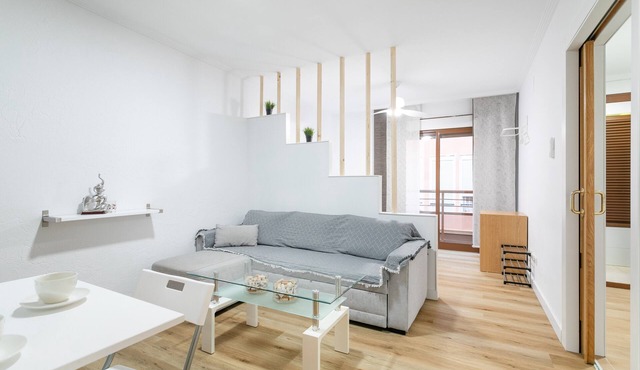 Apartment 'Apartaestudio Centrico En Alicante' with Balcony and Wi-Fi