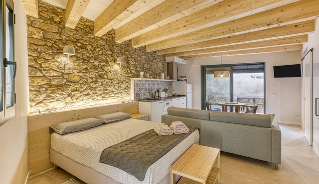 Apartment 'Apartament Empordà' with Private Terrace, Wi-Fi and Air Conditioning