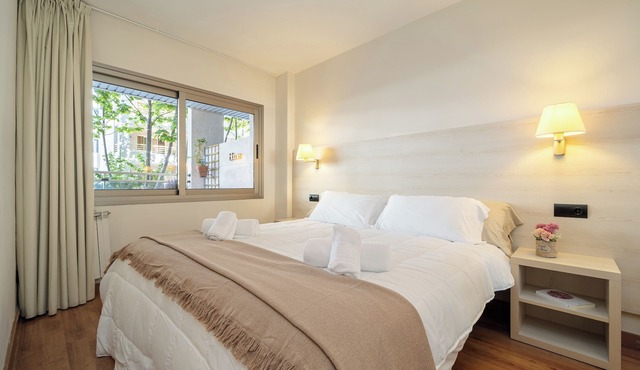 Apartment 'Apartamentos Salou - 112' with Shared Pool, Wi-Fi and Air Conditioning