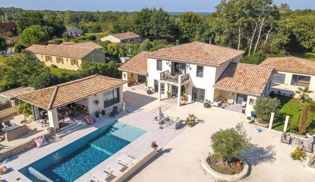 Apartment 'Appartement De Vacances Carsac 2' with Shared Pool, Shared Terrace and Shared Garden