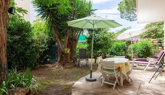 Apartment 'Appartement Dans Cadre De Verdure' with Private Terrace, Private Garden and Wi-Fi