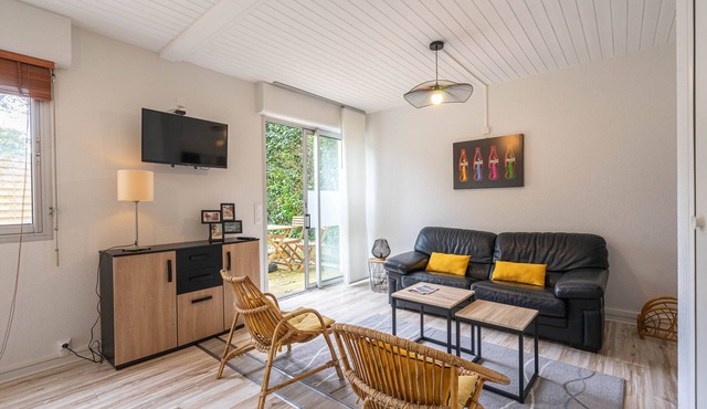 Apartment 'Appart Face À La Plage' with Private Terrace and Wi-Fi