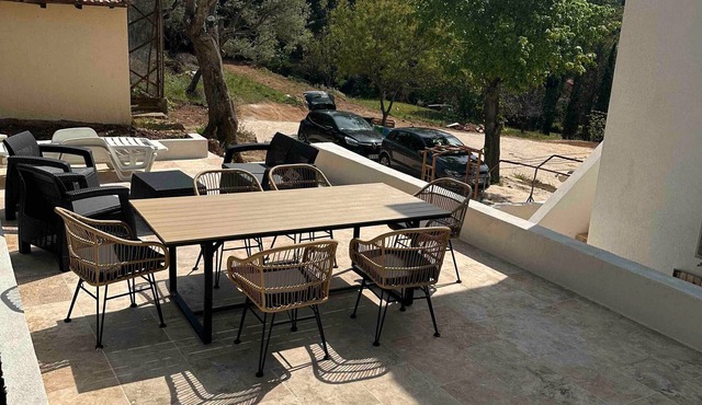 Apartment 'Appartement Chaleureux Sollies' with Shared Pool, Wi-Fi and Air Conditioning