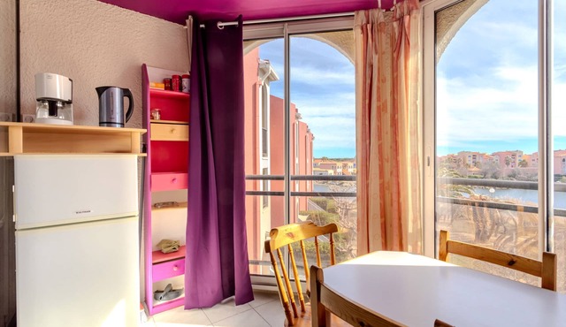 Apartment 'Appart T2 30m2 2em Etage' with Lake View, Private Pool and Private Terrace