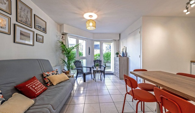 Apartment 'Appartement 4 Pers 50m De La Plage' with Private Terrace and Wi-Fi