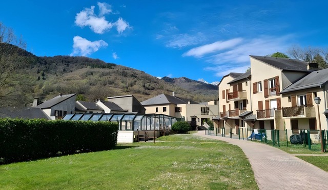 Apartment 'Appartement 2 Chambres Valle Ossau' with Mountain View, Shared Pool and Wi-Fi