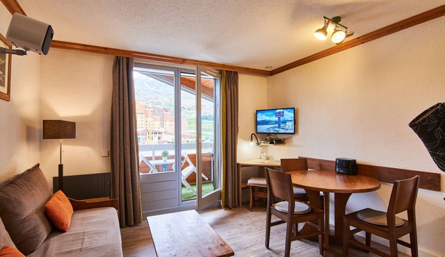 Apartment 'Appartement Alpe D' Huez' with Mountain View, Balcony and Wi-Fi