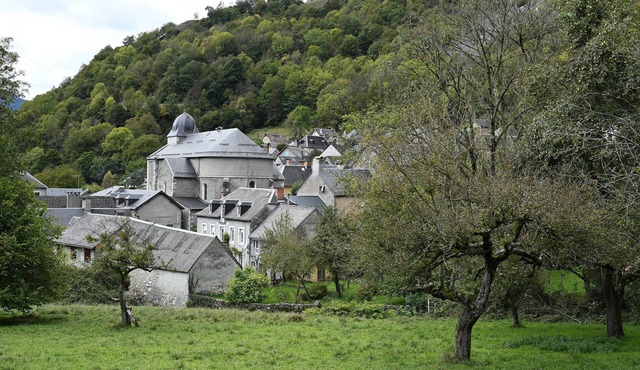 Apartment 'Appartement Boutx' with Private Terrace, Balcony and Wi-Fi