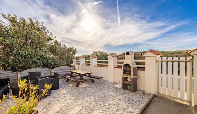Apartment 'Appartement 10 Pers À 50m Plage' with Private Terrace, Private Garden and Wi-Fi