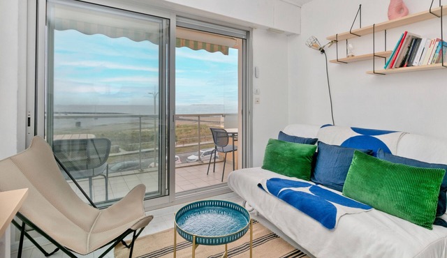 Apartment 'Appartement Front De Mer - Terrasse' with Sea View, Balcony and Wi-Fi