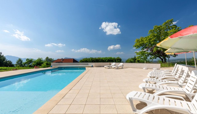 Apartment 'Appartement Pointe De La Sambuy' with Mountain View, Shared Terrace and Wi-Fi