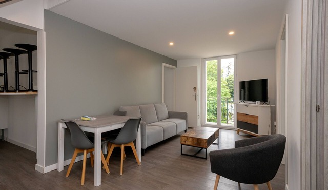 Apartment 'Appartement T5' with Balcony and Wi-Fi