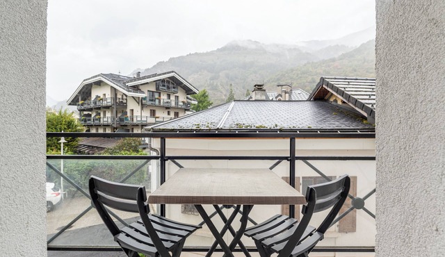 Apartment 'Appt Alba 6 Pers Plein Centre' with Mountain View, Private Terrace and Wi-Fi