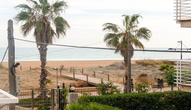 Apartment at 20 m.de the beach with private parking bicycles