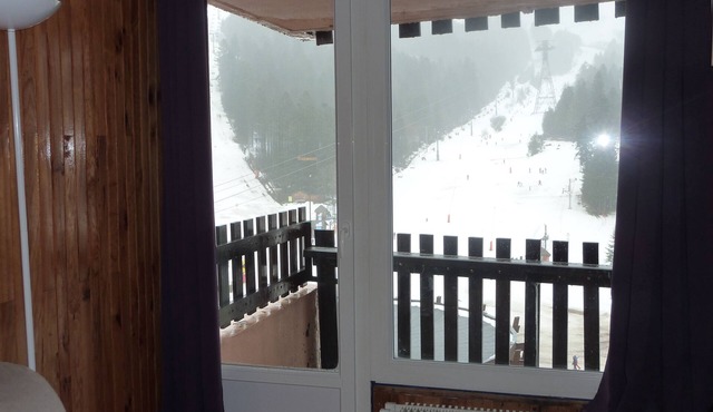 Apartment at the foot of the Auvergnates slopes