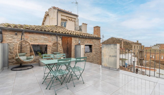 Apartment 'Àtic 1' with Private Terrace, Wi-Fi and Air Conditioning