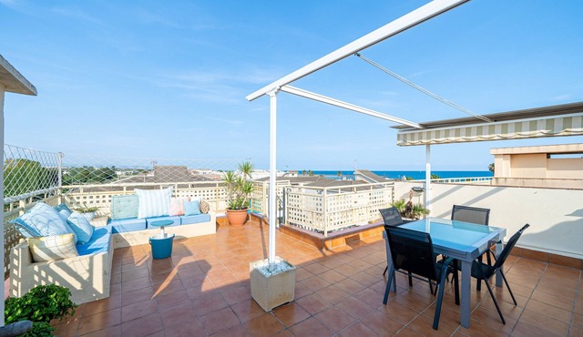 Apartment 'Atico Pepe Y Rosi' with Sea View, Wi-Fi and Air Conditioning