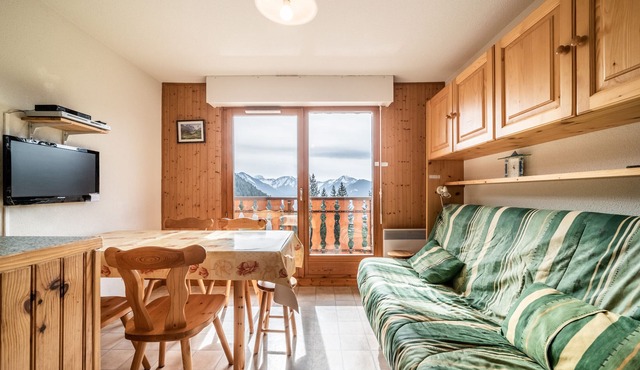Apartment "Au Col du Corbier" with Mountain View & Balcony