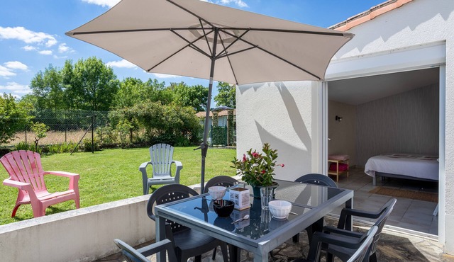 Apartment 'Au Milieu Des Vignes' with Private Terrace, Private Garden and Wi-Fi