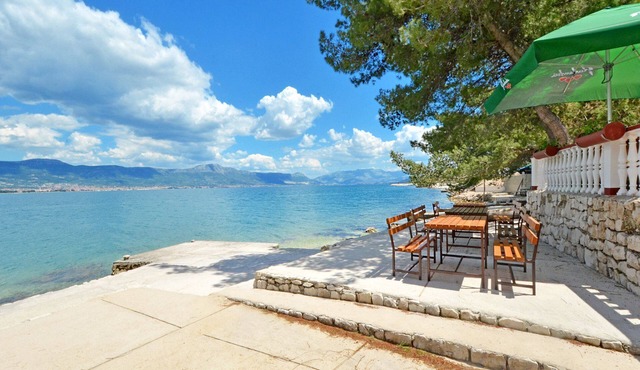 Apartment Aurelija - 20 m from beach: A1(4+2) - Arbanija, Island Ciovo, Croatia