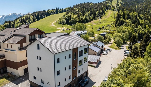 Apartment 'Aux Pieds Des Pistes - Appt A' with Mountain View, Wi-Fi and Air Conditioning