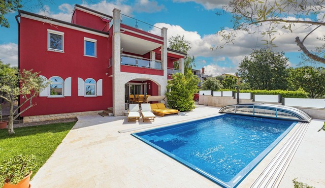 Apartment Ayni With Private Pool, Umag, Croatia
