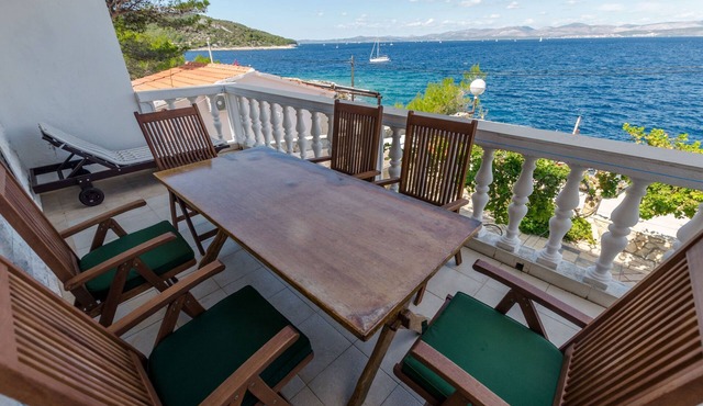 Apartment Barba (38791-A1) - Rogac - island Solta