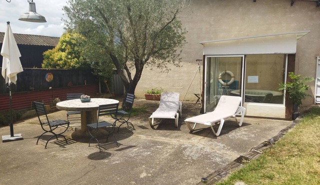 Apartment, bathroom, fitted kitchen, enclosed garden, secure parking