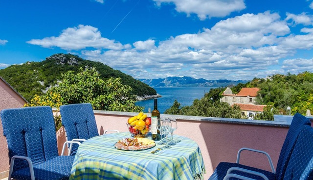 Apartment Bay Of Dreams - Two-Bedroom Apartment with Terrace and Sea View