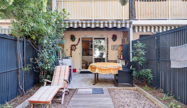 Apartment 'Beau Studio St Cyr Sur Mer' with Sea View, Private Terrace and Air Conditioning