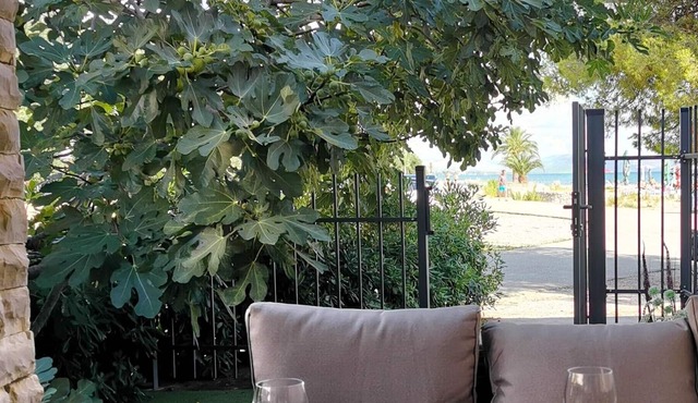 Apartment Beachfeeling First row to the sea, private garden and parking lot
