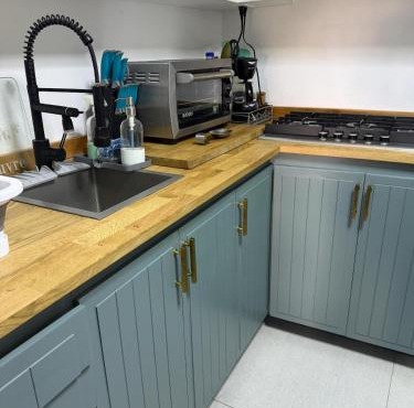 apartment bedroom bathroom and kitchen with parking