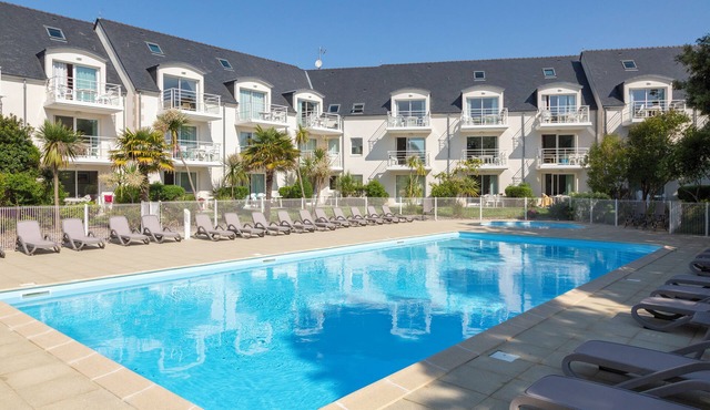 Apartment 'Beg Meil Centre, 300 M De La Plage' with Shared Pool, Shared Garden and Wi-Fi