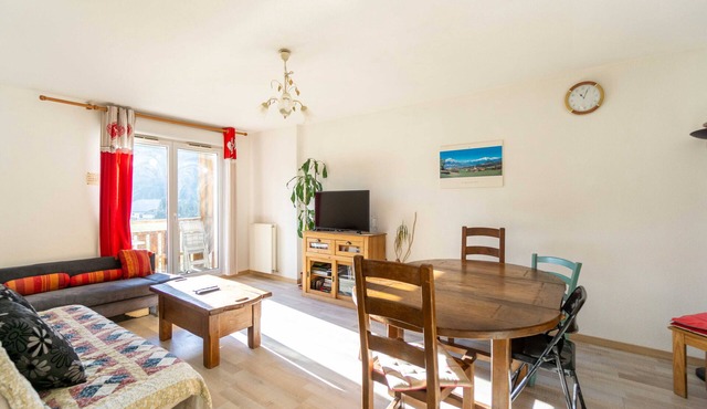 Apartment 'Bel Appartement À La Montagne' with Mountain View, Balcony and Wi-Fi