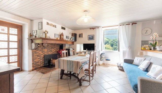 Apartment 'Bellevue Accous' with Mountain View, Private Terrace and Wi-Fi