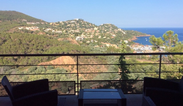 Apartment between sea and esterel