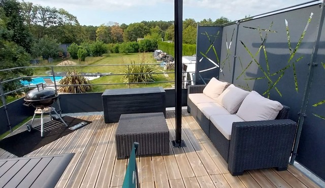 Apartment between land and sea