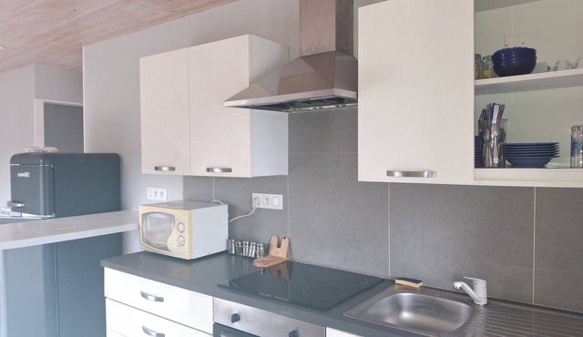 APARTMENT BETWEEN LAND AND SEA IN A SMALL TOWN OF CHARACTER