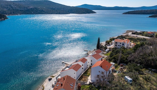 Apartment Bobić- Three Bedroom Apartment with Balcony and Sea View