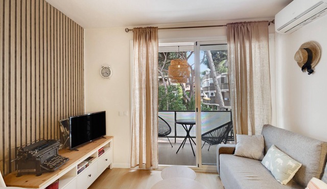 Apartment 'Bonito Apartamento En Gava Mar' with Private Terrace, Wi-Fi and Air Conditioning