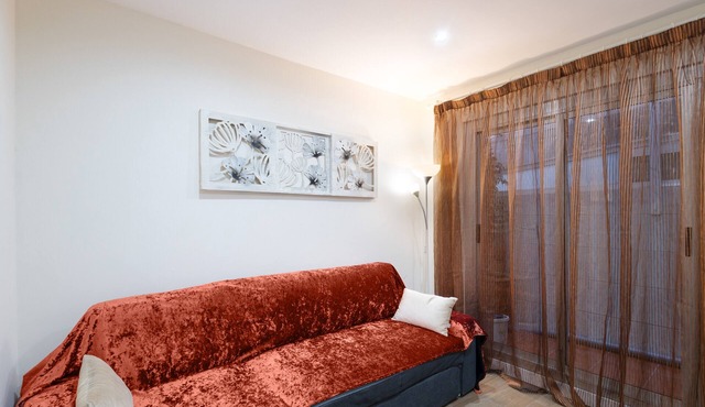 Apartment "Bonito Piso Cerca de Park Guell" with Wi-Fi & A/C