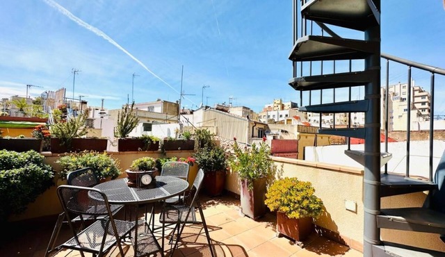 Apartment 'Book Duplex Reus' with Private Terrace, Wi-Fi and Air Conditioning